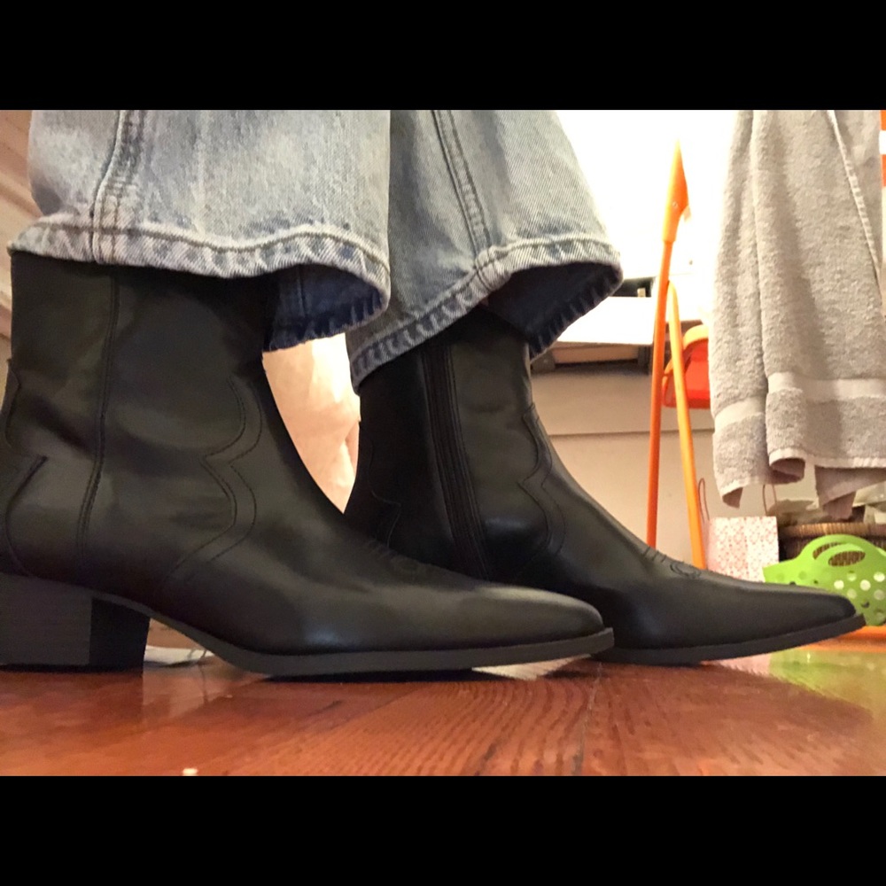 Size 9 brand new cowboy boats